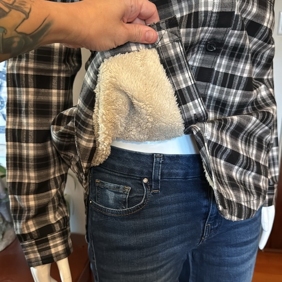 NWT Eddie Bauer size small Sherpa Black and White Plaid Button-Up jacket - Picture 5 of 6